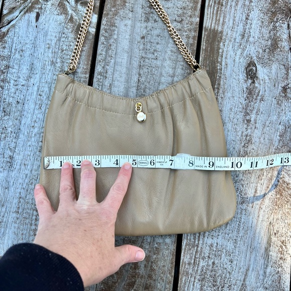 Ande’ vintage taupe leather bag with gold chain strap - Picture 7 of 9
